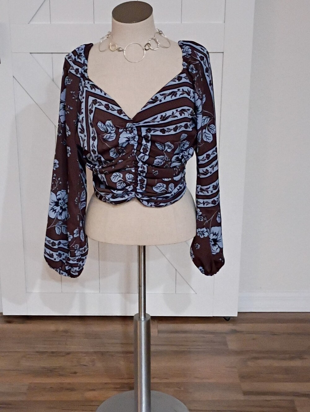 GBG Los Angeles Blue Floral Ruched Long-puff Sleeve Top.    (NWT!)